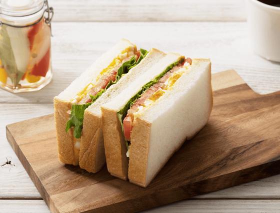 三色サンドイッチ（レタス・トマト・タマゴ）｜パンDEレシピ｜フジパン